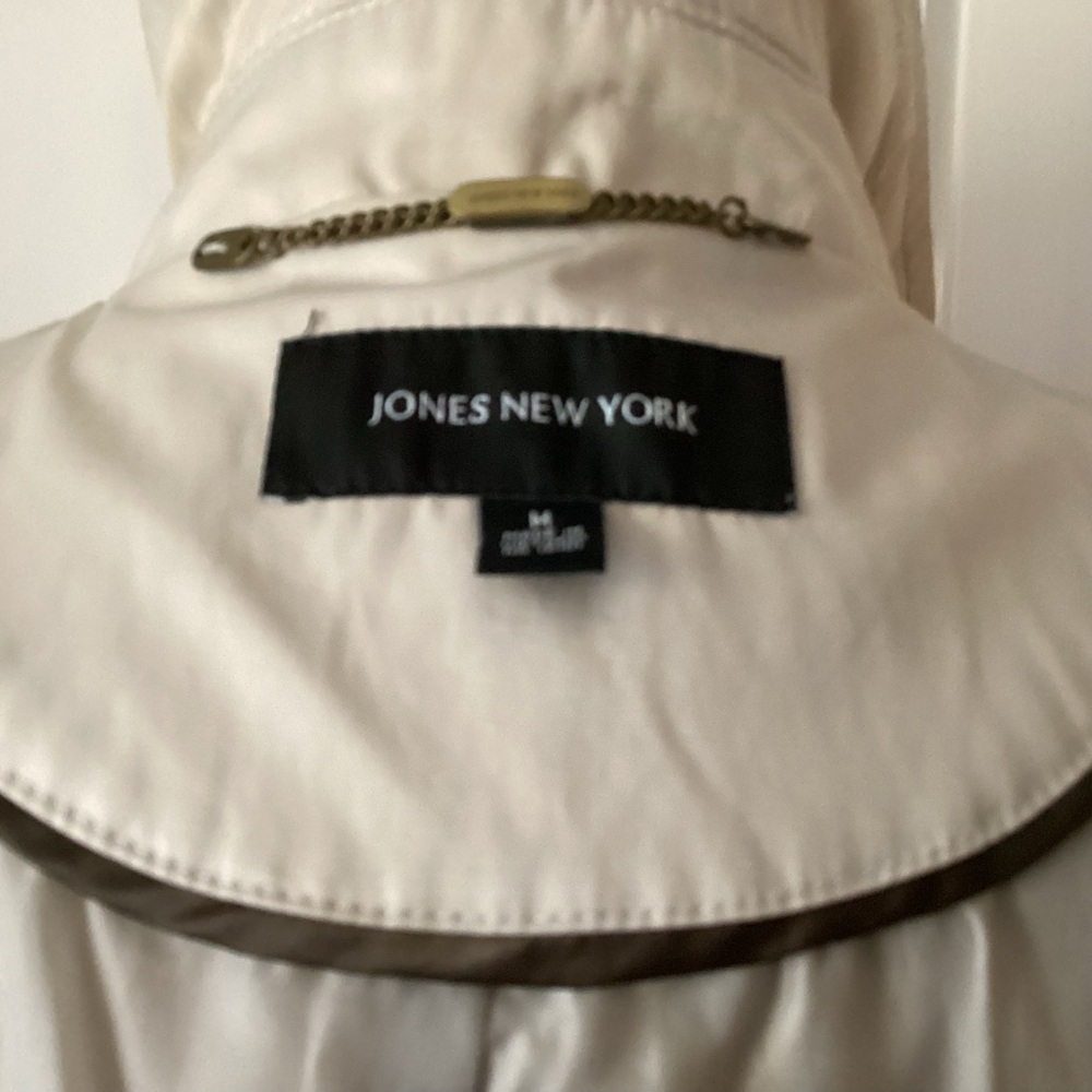 Jones New York princess cut back/cuff belt lined concealed button rain trench M - Picture 10 of 12